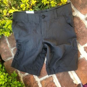 Columbia NWT navy court shorts size 4   (black)
